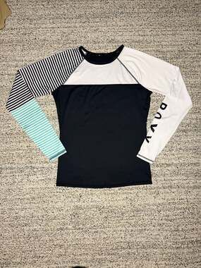 Roxy Women's Mixed Stripe Long Sleeve Rash Guard Swim Surf Summer Vacation sz L